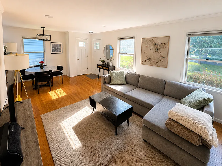 6941 Sheridan Ave S — Photo 2