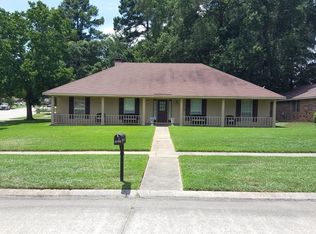 8230 Green Leaf Ln, Shreveport, LA 71108