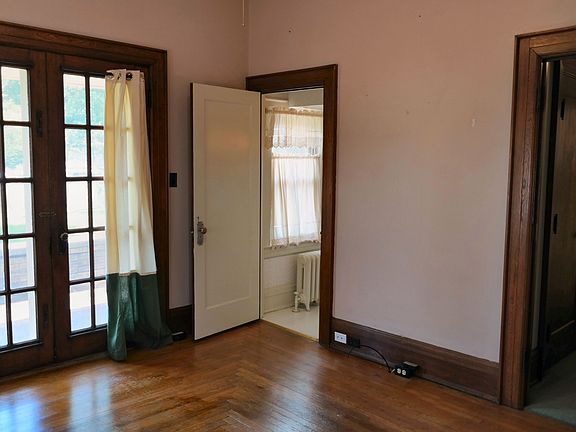 3rd image of 2105 Plum St