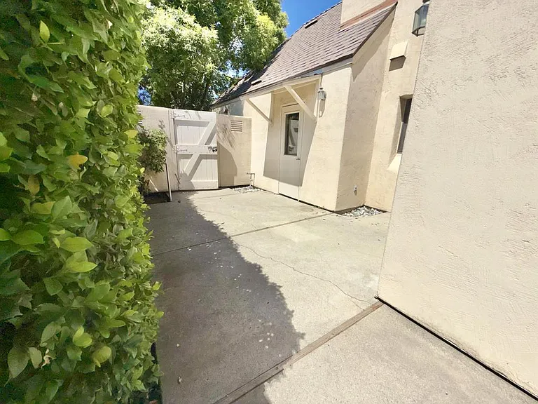 407 N 1st Ave — Photo 11