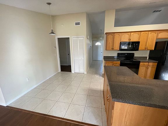 5th image of 998 Shenandoah Ave