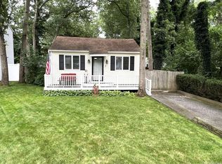 129 Panamoka Trl, Ridge, NY 11961
