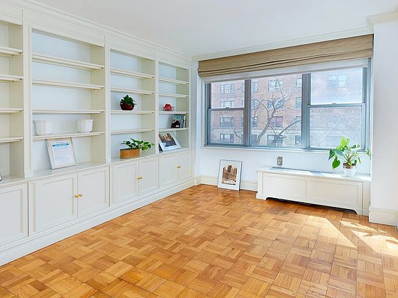 2nd image of 15 W 72nd St APT 5R