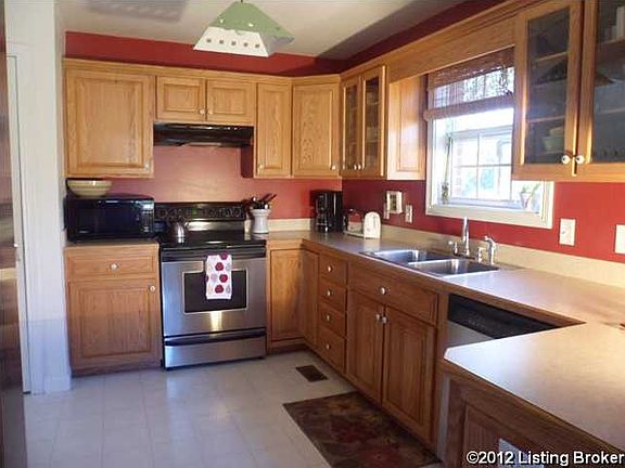 2nd image of 555 Beechwood Ave