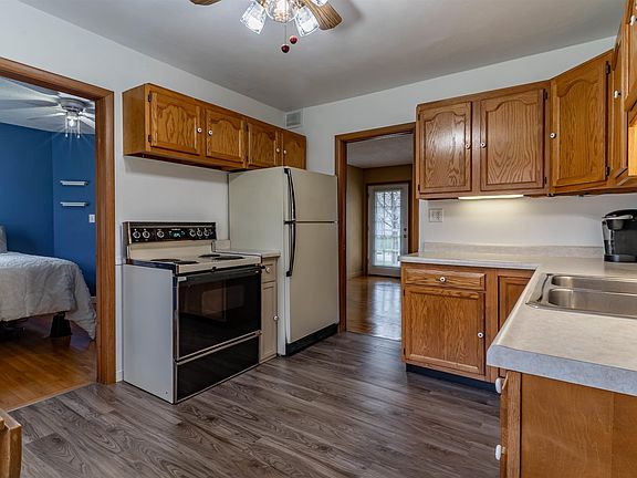 2nd image of 1404 Sunnyside Dr