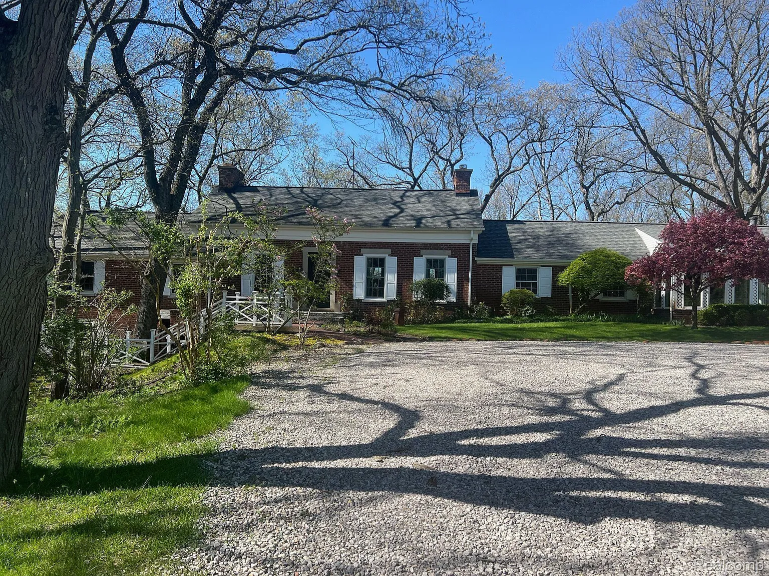 810 Peach Tree Ln photo 1