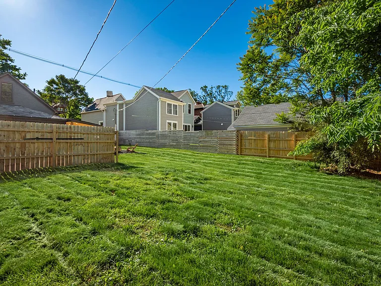 853 Summit St — Photo 31