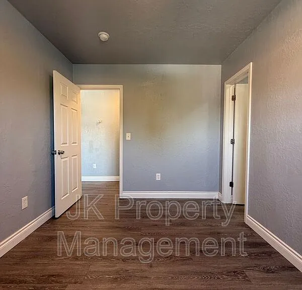 809 15th St #301 — Photo 13