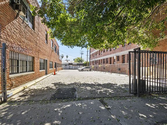 5th image of 2828 Beverly Blvd
