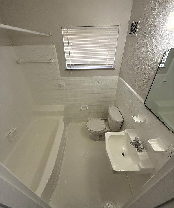 1st image of 3914 N Clerose Cir #3