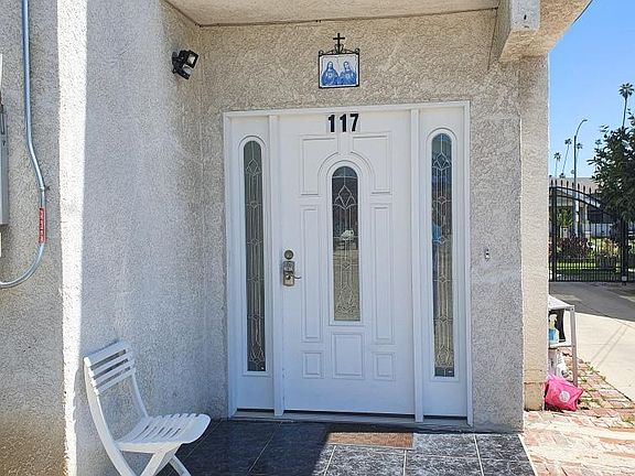 2nd image of 117 S Kingsley Dr
