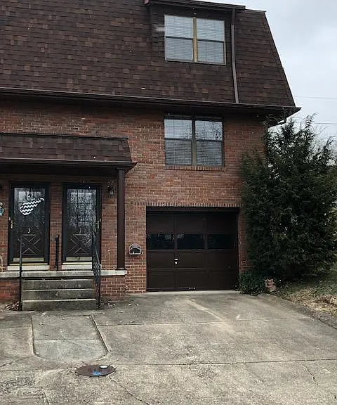 1 Bates Dr — Photo 1