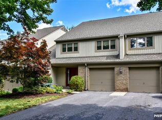 281 E Vista View Dr, Mahwah, NJ 07430