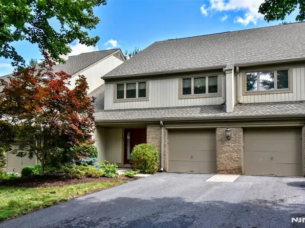281 E Vista View Dr, Mahwah, NJ 07430