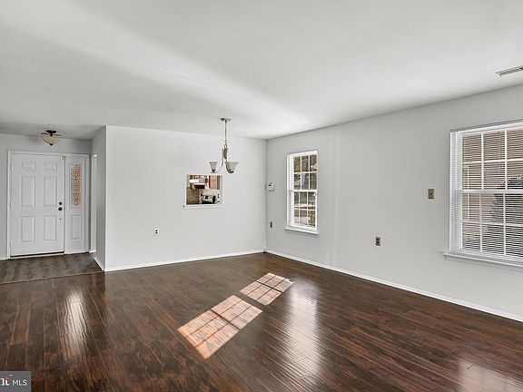 5th image of 23 Emory Ln