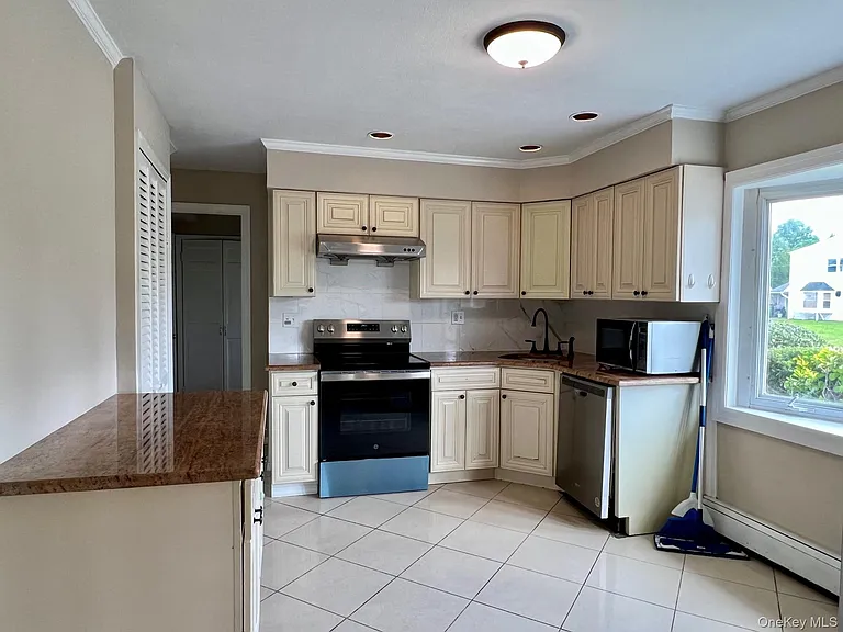 51 Friendly Rd — Photo 3
