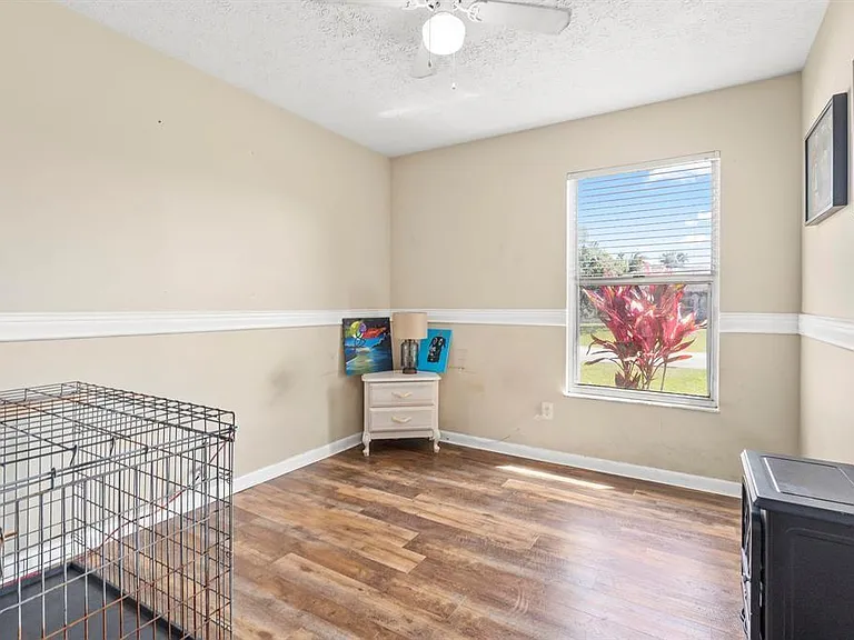 581 NW Cornell Ave — Photo 7