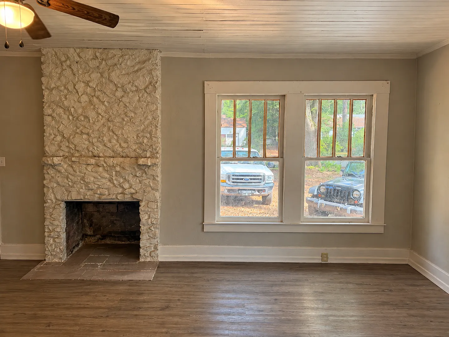 2 Bed 1 Bath Home For Rent — Photo 3