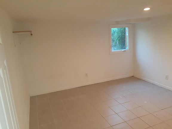 4th image of 933 Ford Ave #1
