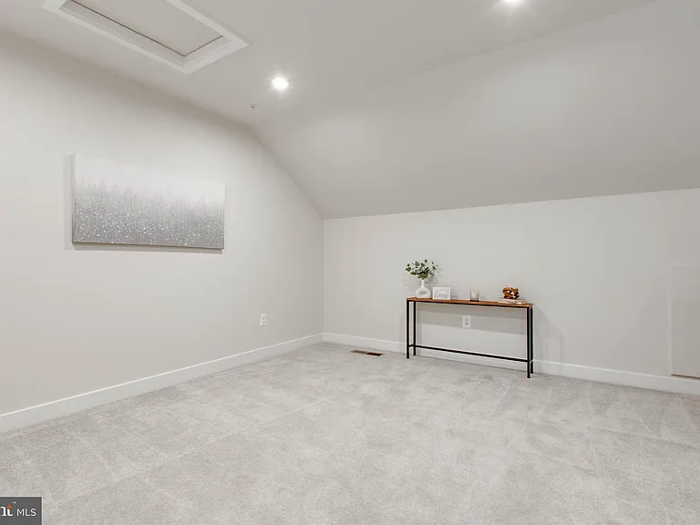 7523 Bharat Way — Photo 35