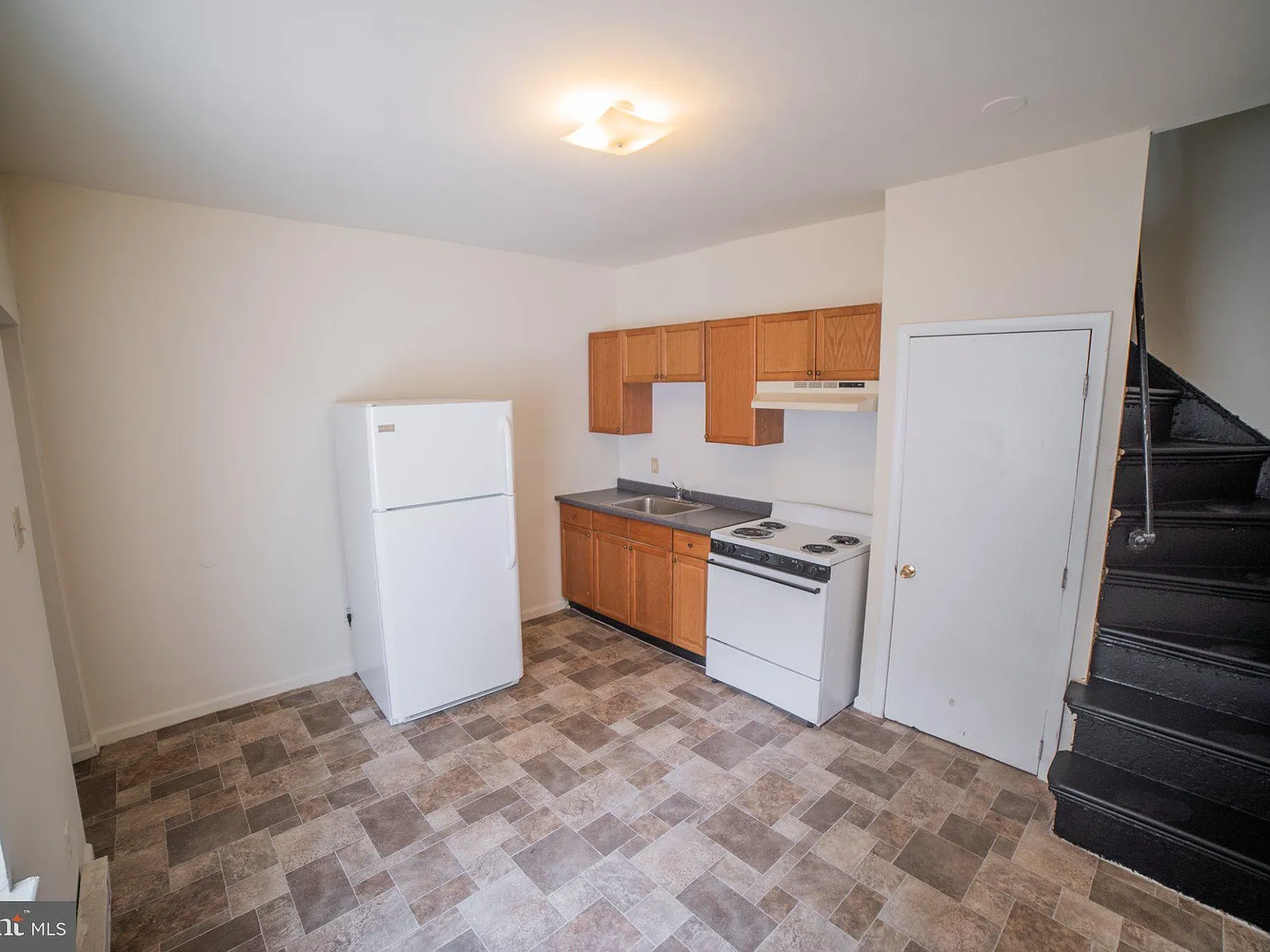 1 bed, 1.0 bath, 600 sqft, $1,350 — Photo 3