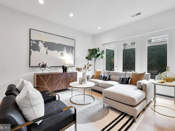 2216 40th Pl NW APT 2, Washington, DC 20007