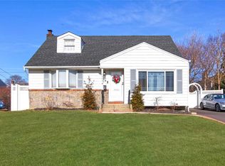 2683 Rowehl Dr, East Meadow, NY 11554