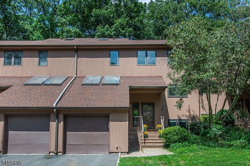 1st image of 31 Lockley Ct