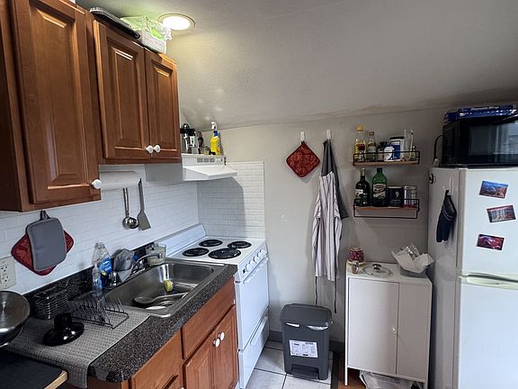 3rd image of 364 Harvard St #14