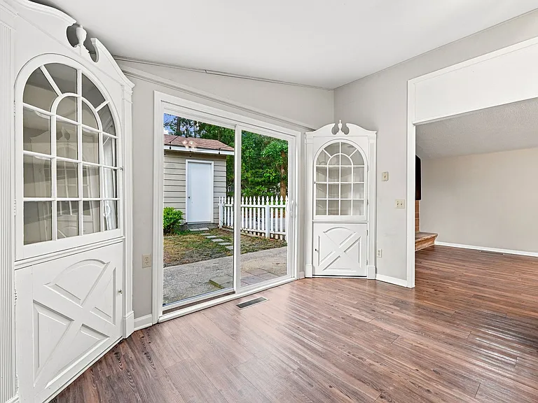 131 Oak Dr — Photo 17