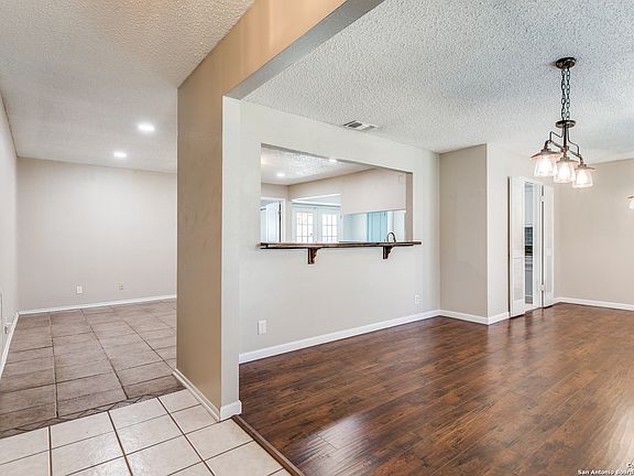 4th image of 5918 Oak Country Way