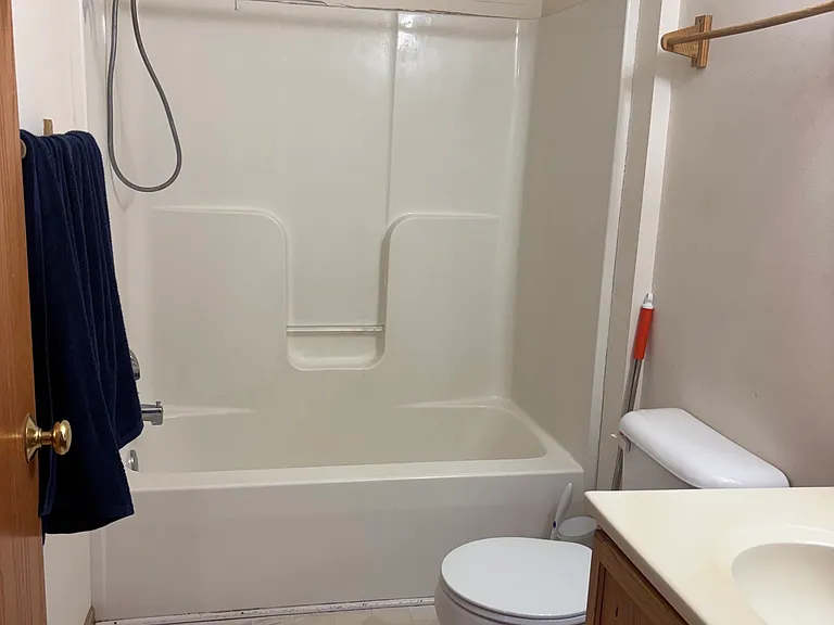 514 N Westmount Dr #4 — Photo 17