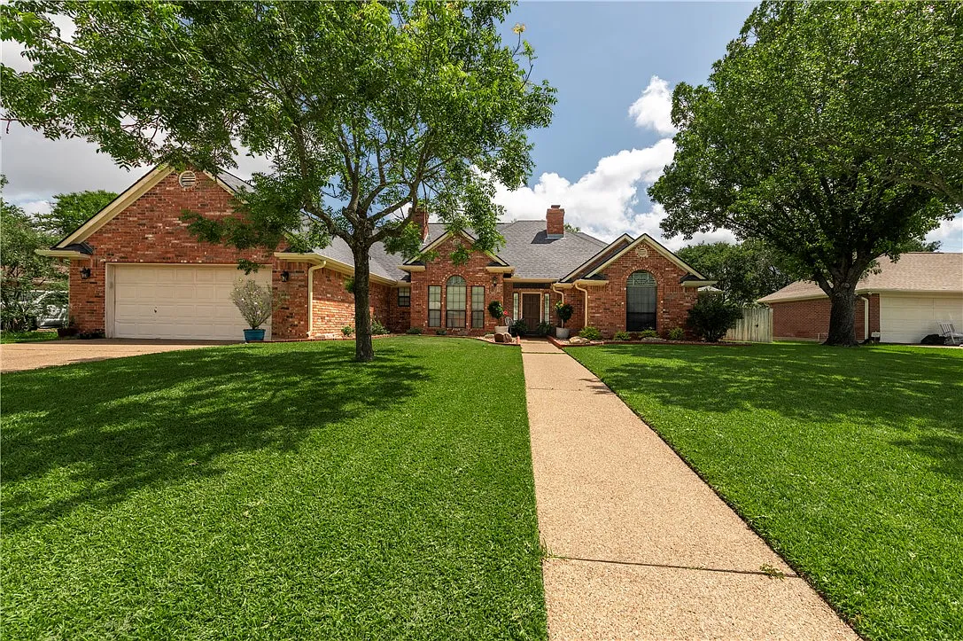 4 bed, 2717 sqft, $2,500 — Photo 1