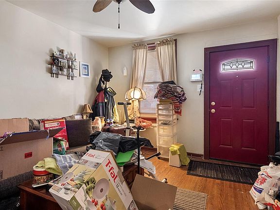 3rd image of 4668 Dewey Ave