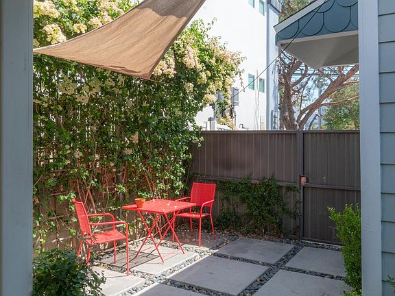 4th image of 1407 W Court St #1/4