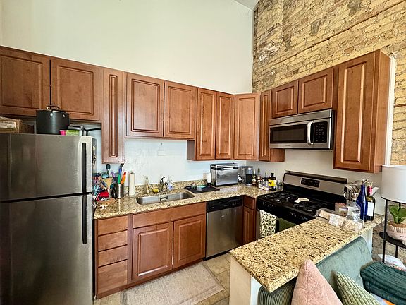 4th image of 1057 W Belden Ave APT 3A