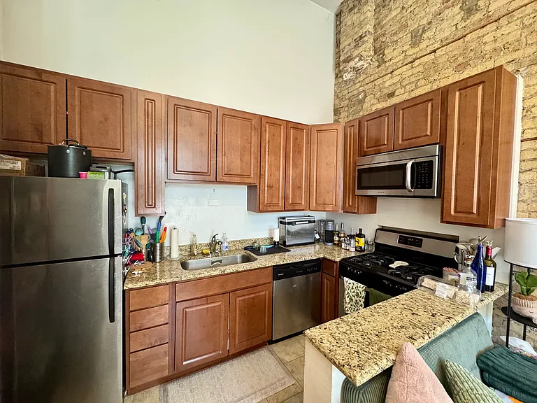 1057 W Belden Ave #3A — Photo 4