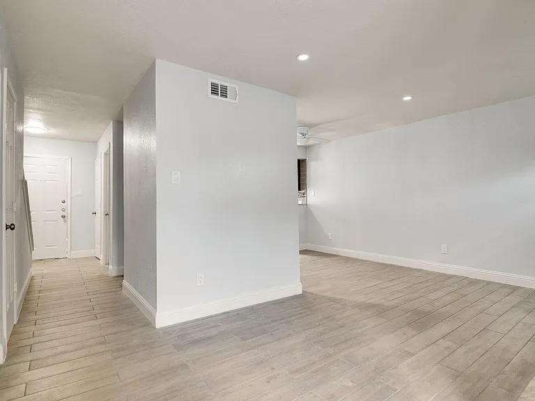 4624 San Jacinto St #B — Photo 1