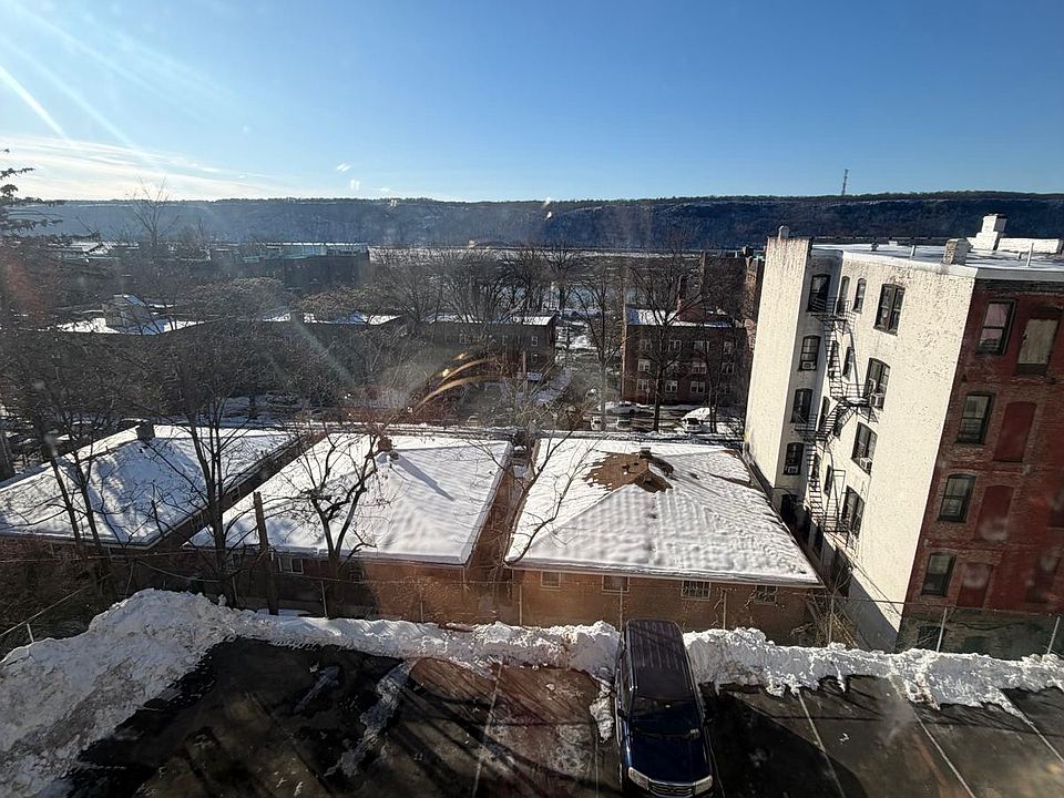1st image of 369 Warburton Ave APT 3B