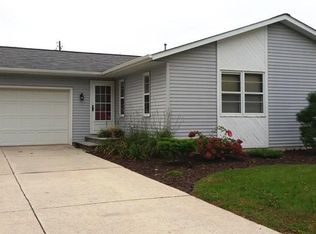 925 S 41st St, Manitowoc, WI 54220