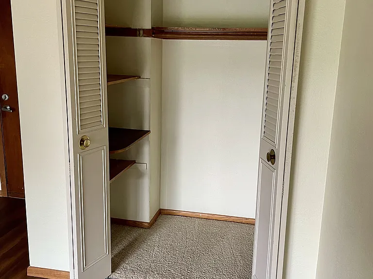 Como Lakes Apartments — Photo 8