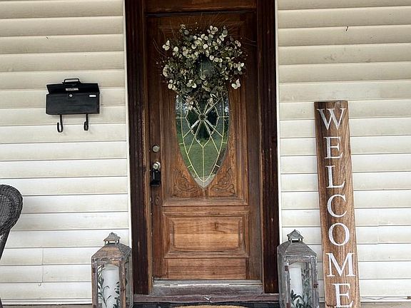 5th image of 805 5th St