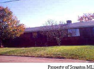 106 Valley View Dr, Peckville, PA 18452