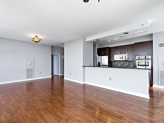 5th image of 1235 S Prairie Ave APT 1101
