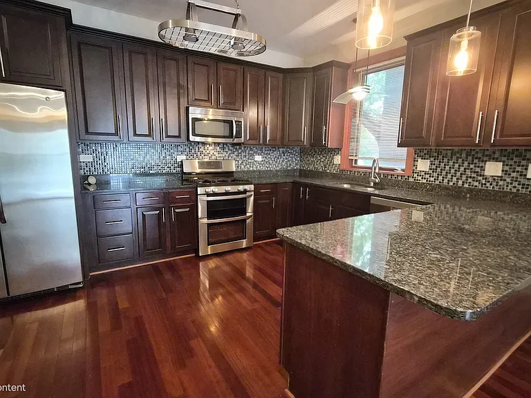 731 N Elizabeth St #1 — Photo 2