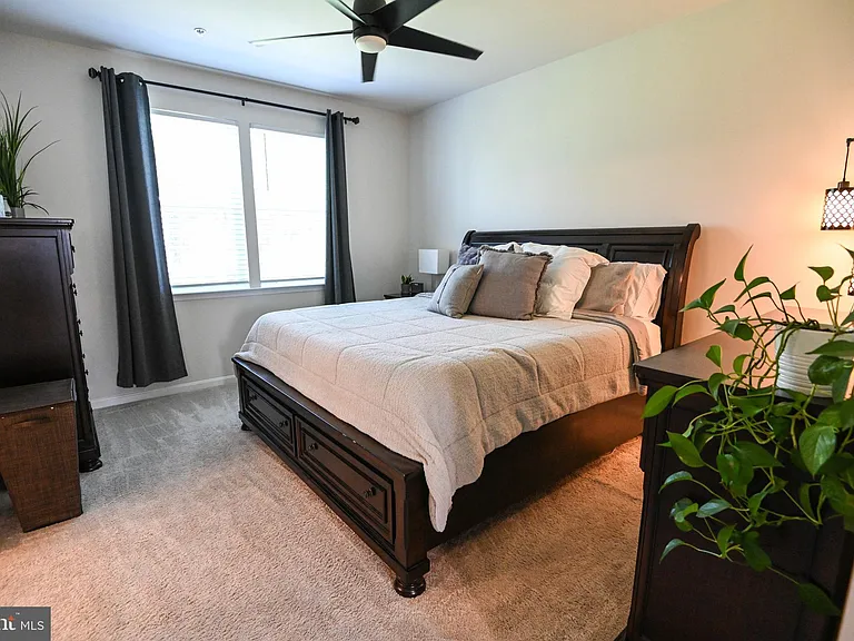 2047 Hinshaw Dr — Photo 31