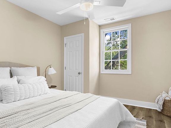 3rd image of 39 Radcliffe St APT C
