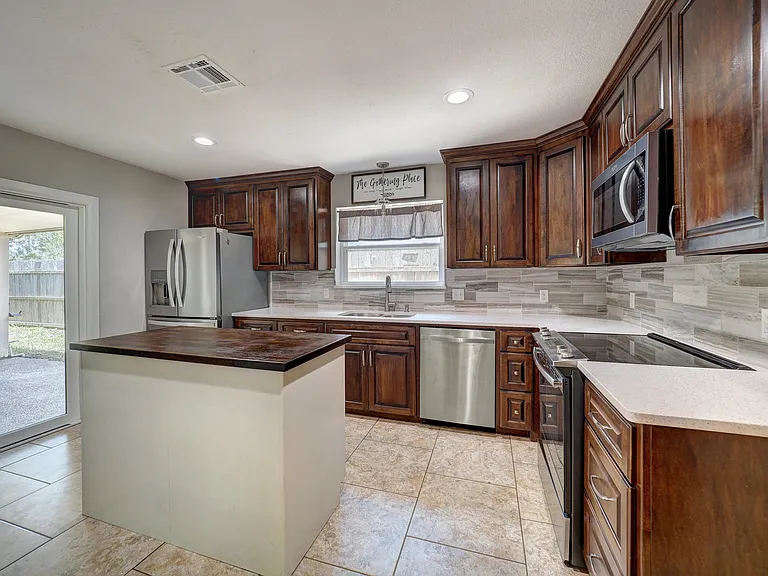 307 San Saba Dr — Photo 8