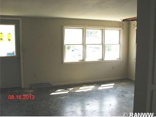 5th image of 606 Lake St