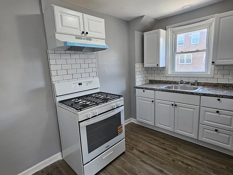 825 McDonald St — Photo 4